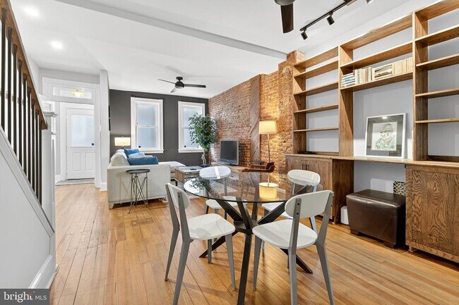 Building Photo - 624 St Joseph St