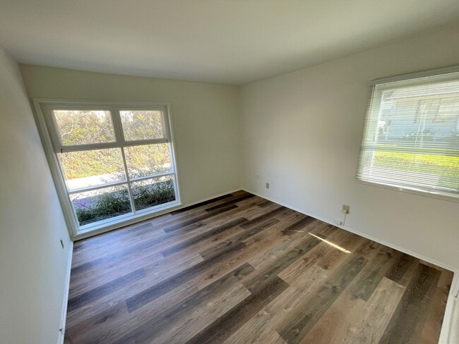 Building Photo - 222