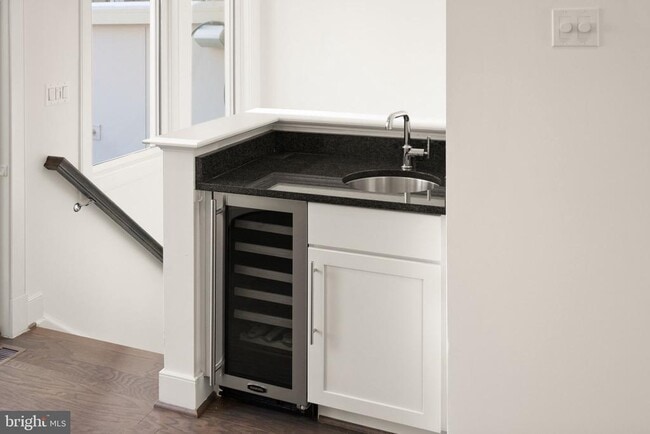 Building Photo - 1508 16th Ct N