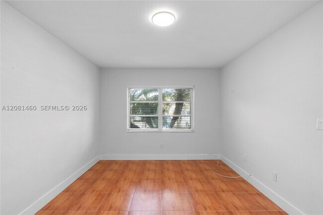 Building Photo - 14013 SW 90th Ave