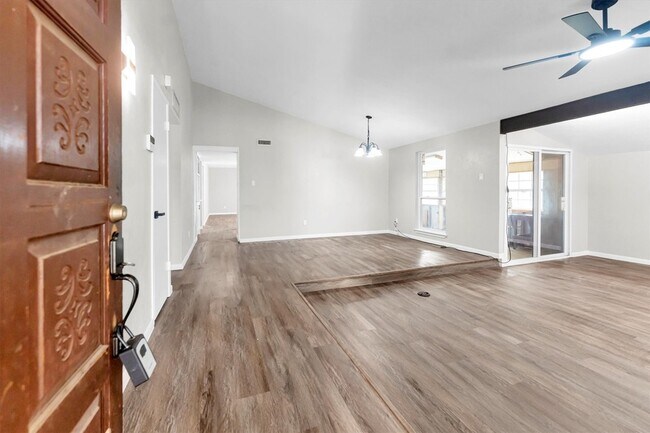 Building Photo - 18330 Navajo Trail Dr