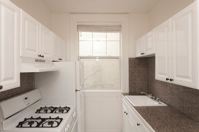 Building Photo - 1401 Jones