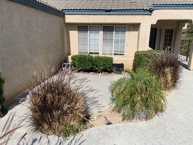 Building Photo - 38650 Juniper Tree Rd