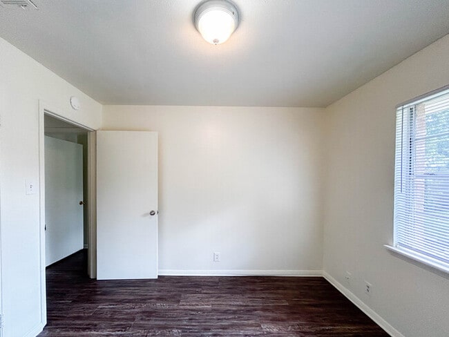 Building Photo - 3805 Atlas Dr
