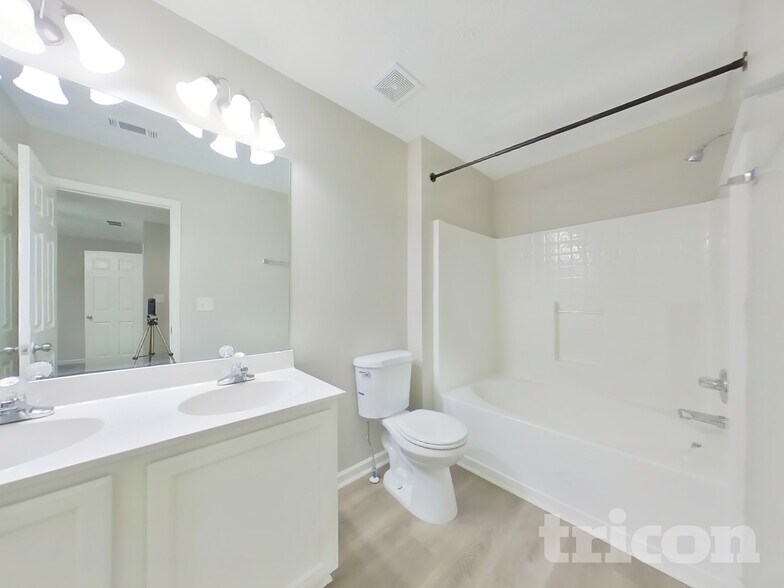 Building Photo - 1436 Little Creek Dr