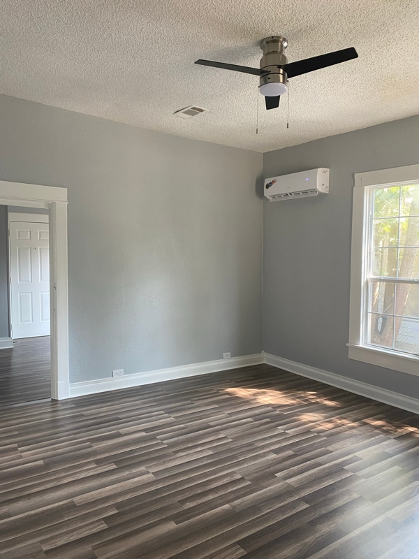 Building Photo - 717 Baker St