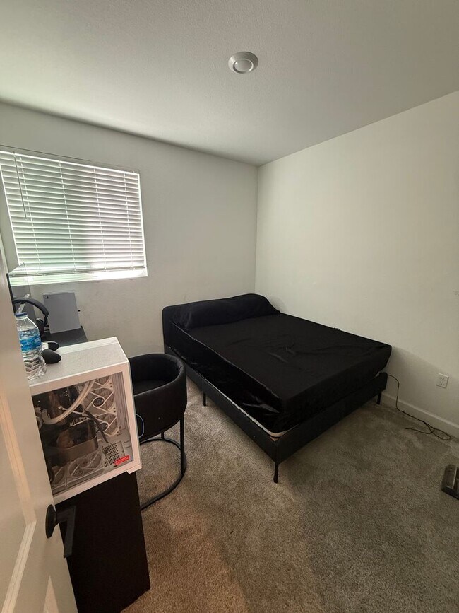 Building Photo - New Construction Town Home