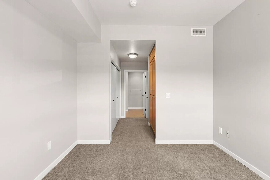 Building Photo - 1127 Broadway St NE