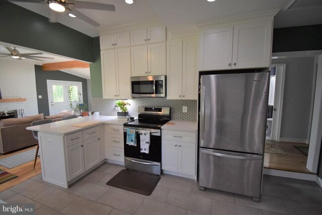 Building Photo - 8811 Badger Dr