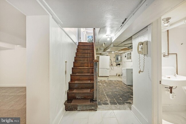 Building Photo - 3916 Military Rd