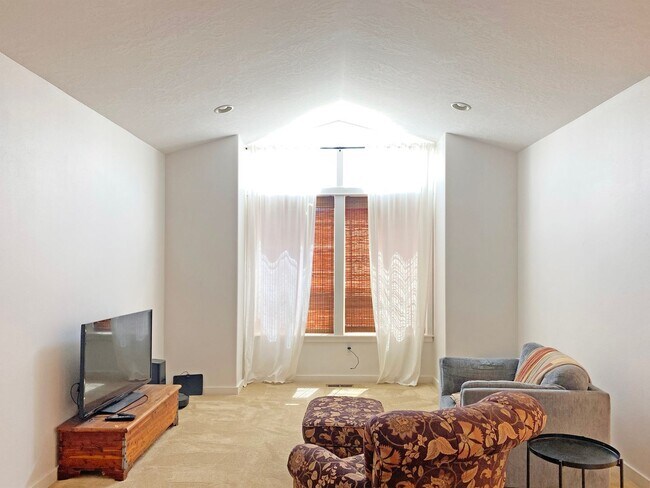 Building Photo - Beautiful Single Level Home in North Albany!