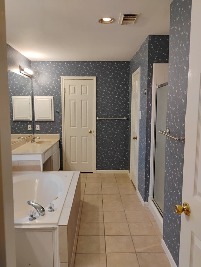 Building Photo - 231 Cedar Elm Ln