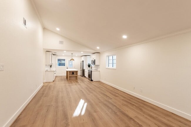 Building Photo - 1102 Ashdale Dr