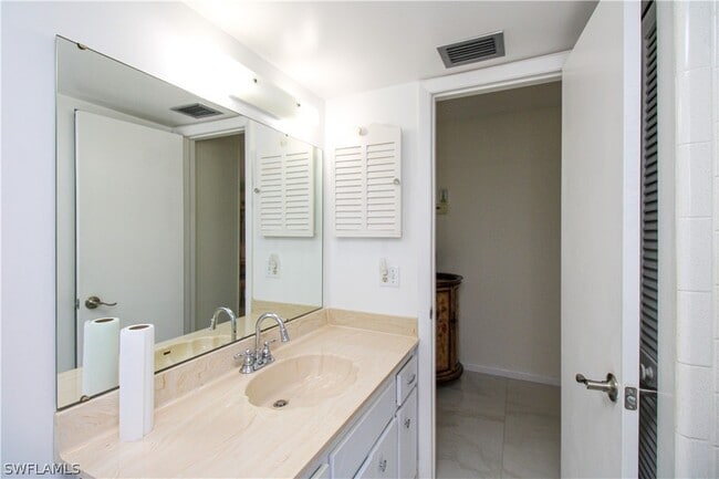 Building Photo - 239 Palm Dr