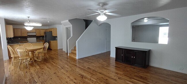Building Photo - Beautiful 2 Story Home w attached 2 car ga...