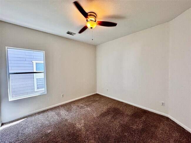 Building Photo - 2209 Independence Dr