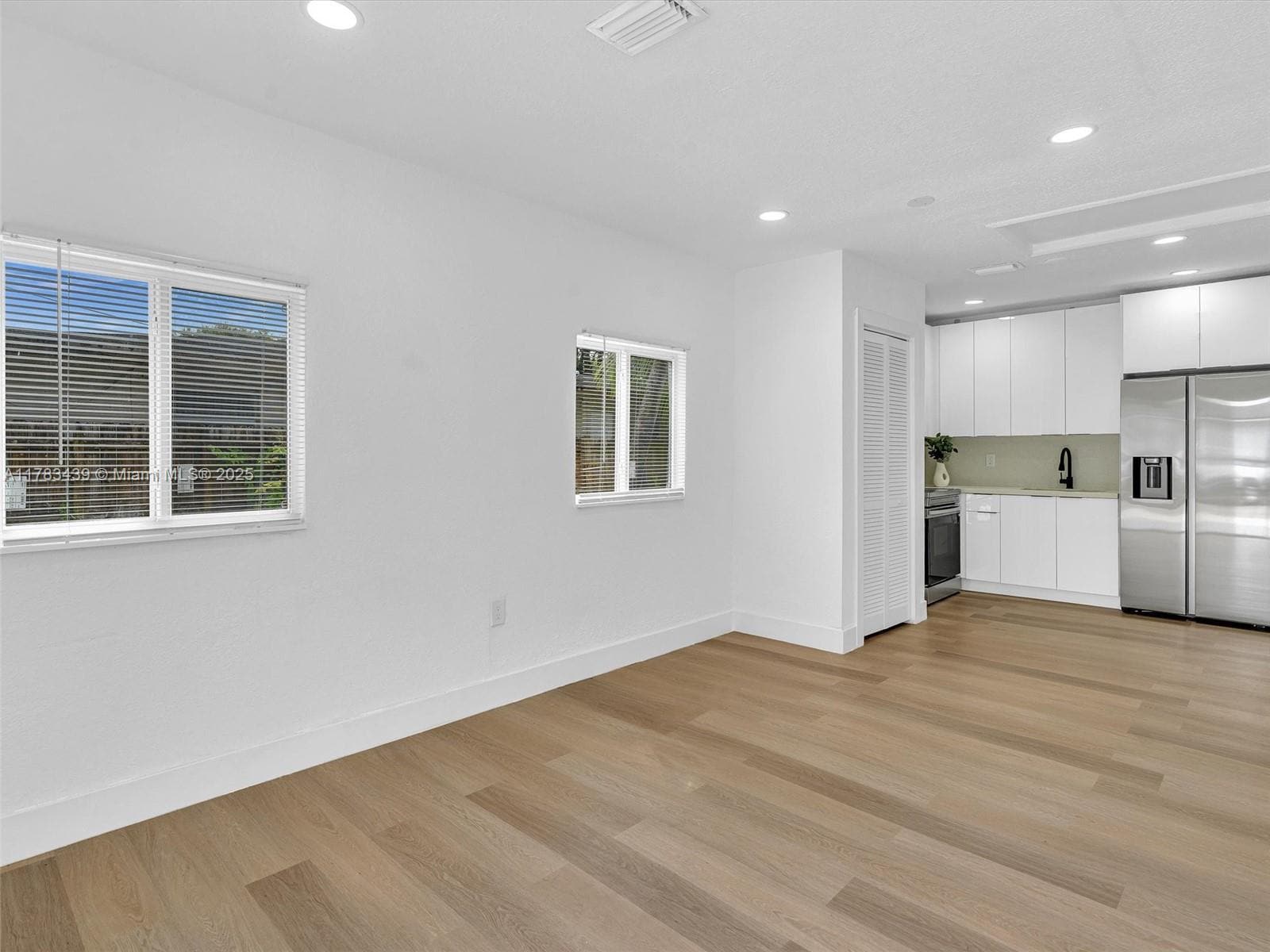 Building Photo - 470 NE 165th St