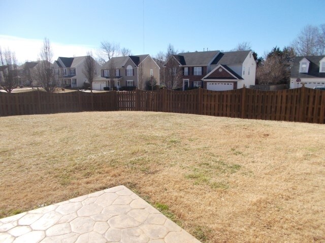 Building Photo - 121 Dovetail Dr