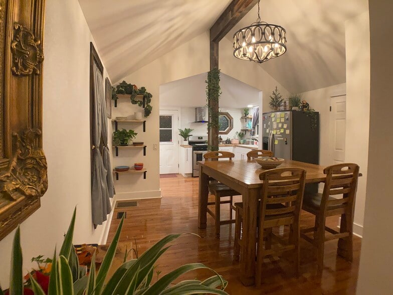 Building Photo - 301 4th St