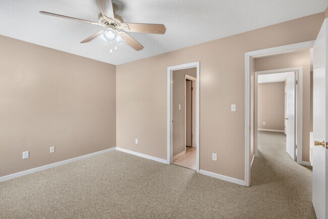 Building Photo - 1723 13th Ct S