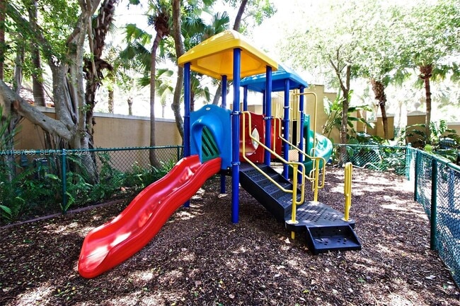 Building Photo - 19901 E Country Club Dr