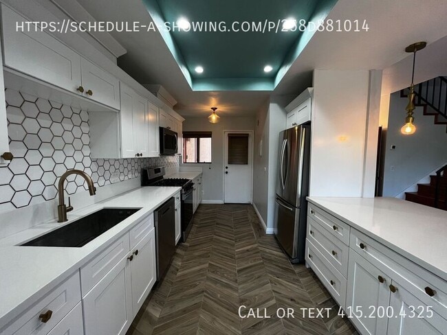 Building Photo - 822 Victor Ave
