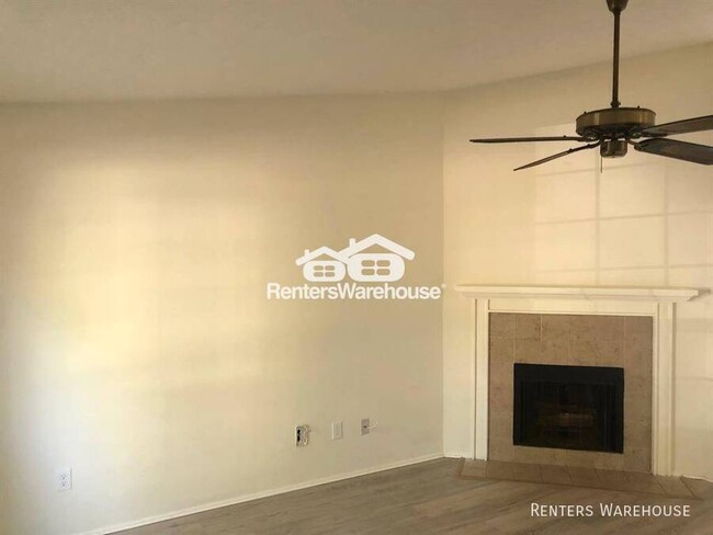 Building Photo - Recently painted, this 3 bedroom 2 bath ho...