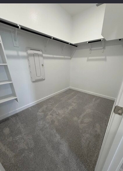 Building Photo - 7116 Dandelion Rd