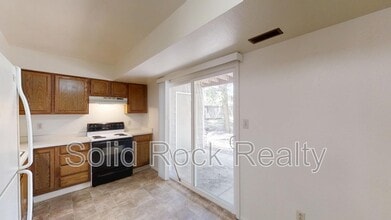 Building Photo - 445 Van Buren St