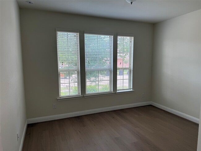 Building Photo - 6802 Tiger Trl