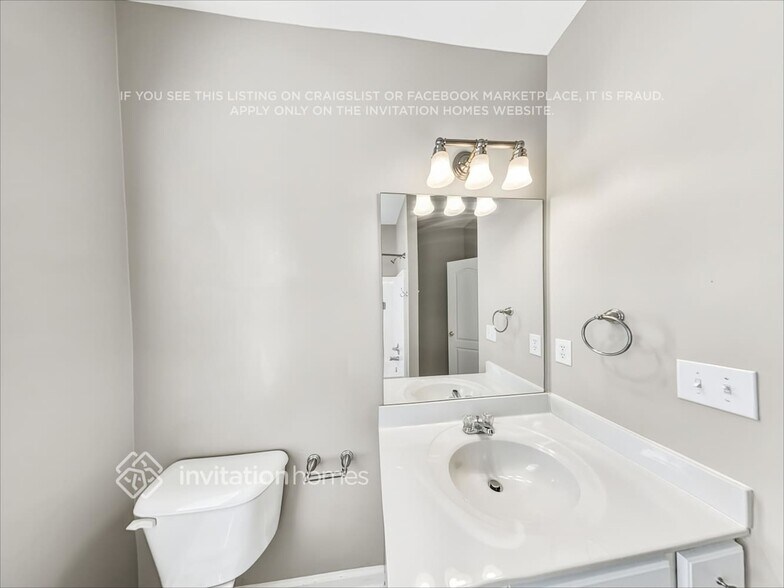 Building Photo - 5020 Fieldstone View Cir