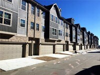 Building Photo - 250 S Slopeside Dr
