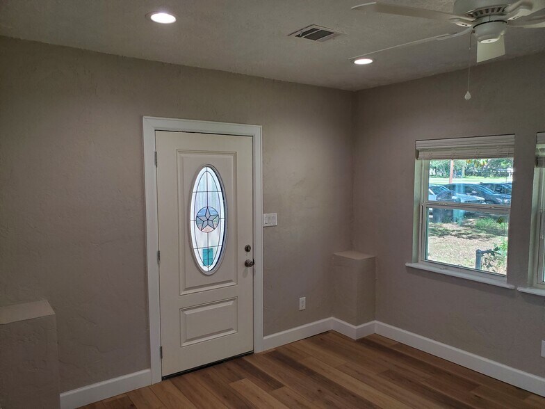 Building Photo - 6823 Guyler St