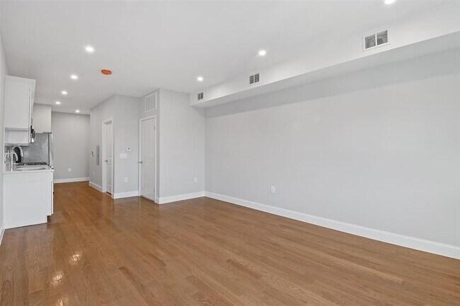 Building Photo - 311-315-315 West Side Ave