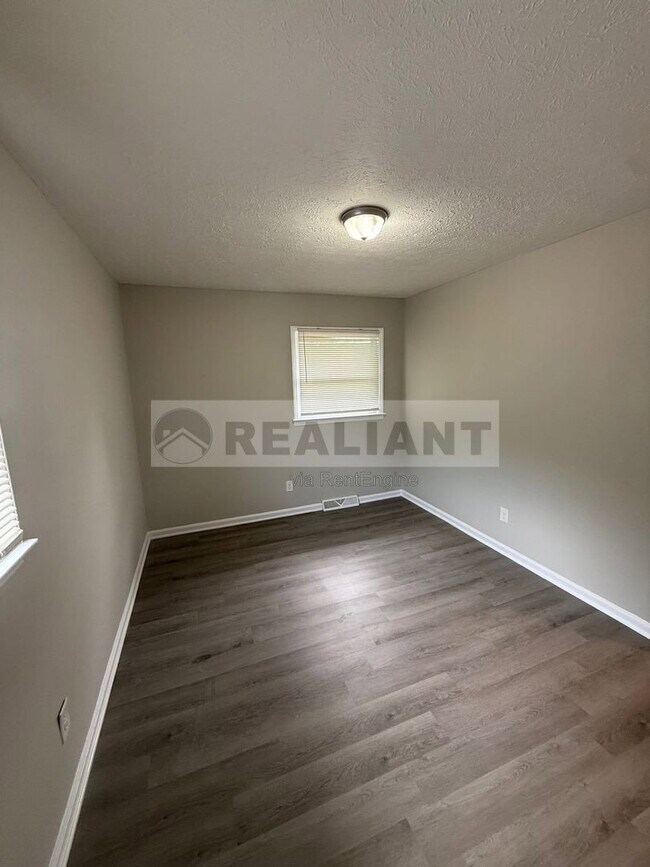 Building Photo - 1684 Hill View Pl