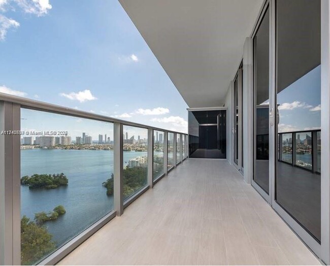 Building Photo - 16385 Biscayne Blvd