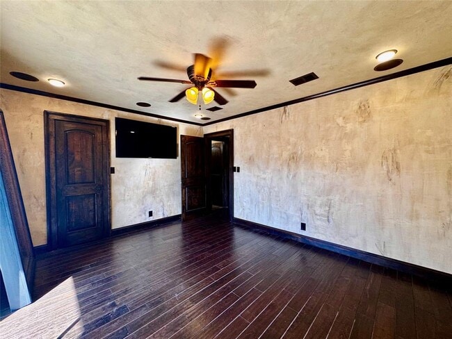 Building Photo - 500 E Riverside Dr