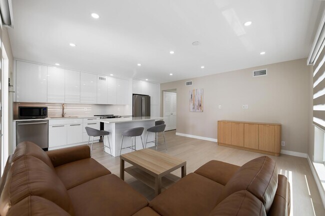 Building Photo - 915 Intracoastal Dr