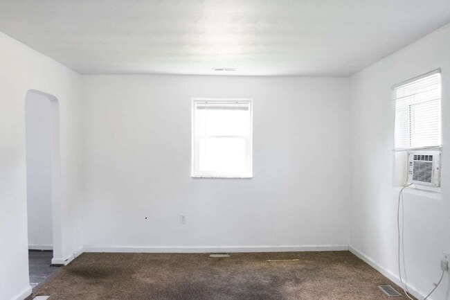 Building Photo - Affordable 2-Bedroom Home Near Downtown Xenia