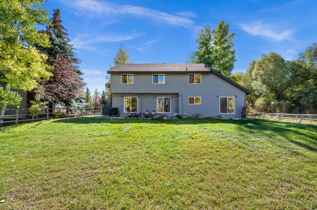 Building Photo - 1702 Cutter Ln