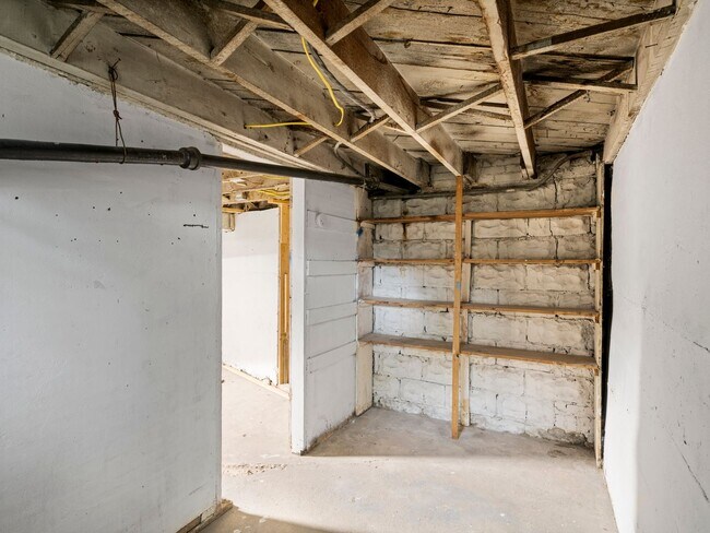 Building Photo - 3002 Porter Ave