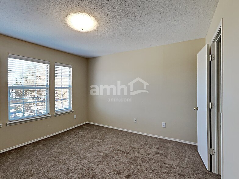 Building Photo - 2813 Island Wren Dr