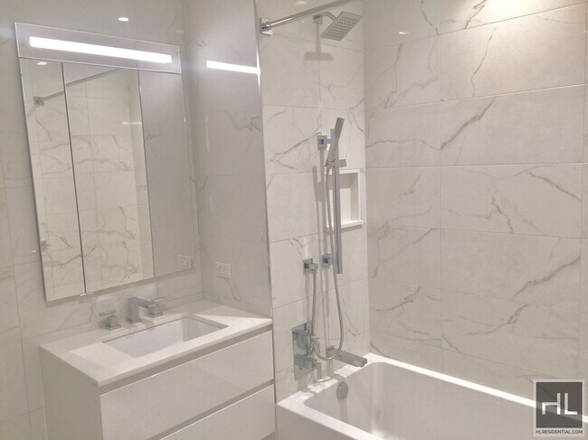 Building Photo - 222 E 44th St