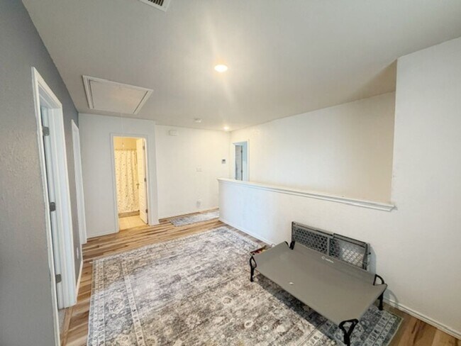 Building Photo - Charming 3 BD/2.5 Located Near Randolph AFB! Move in May 2026!