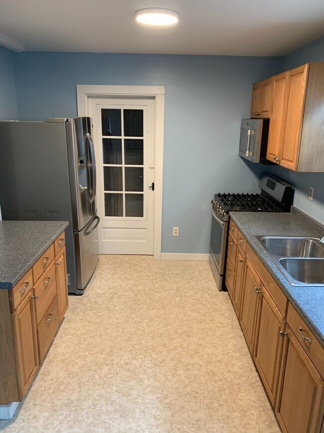 Building Photo - 2 Bedrooms  & 1 Bathroom - West side of Barberton