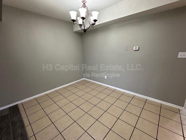 Building Photo - 403a Woodhenge