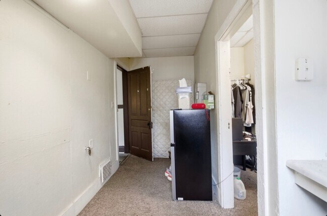 Building Photo - NT - 2342 Stratford Ave.