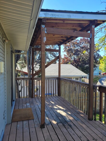 back yard deck of dining room - 5095 SW 163rd Ave