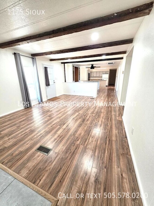 Building Photo - 1175 Sioux-