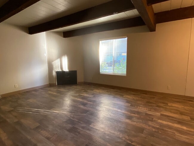 Building Photo - Coming Soon, Now Accepting a Wait! Spaciou...